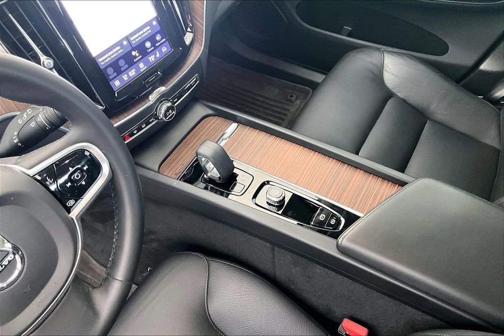 Used 2023 Volvo XC60 B5 Plus w/ Protection Package Premier image 16