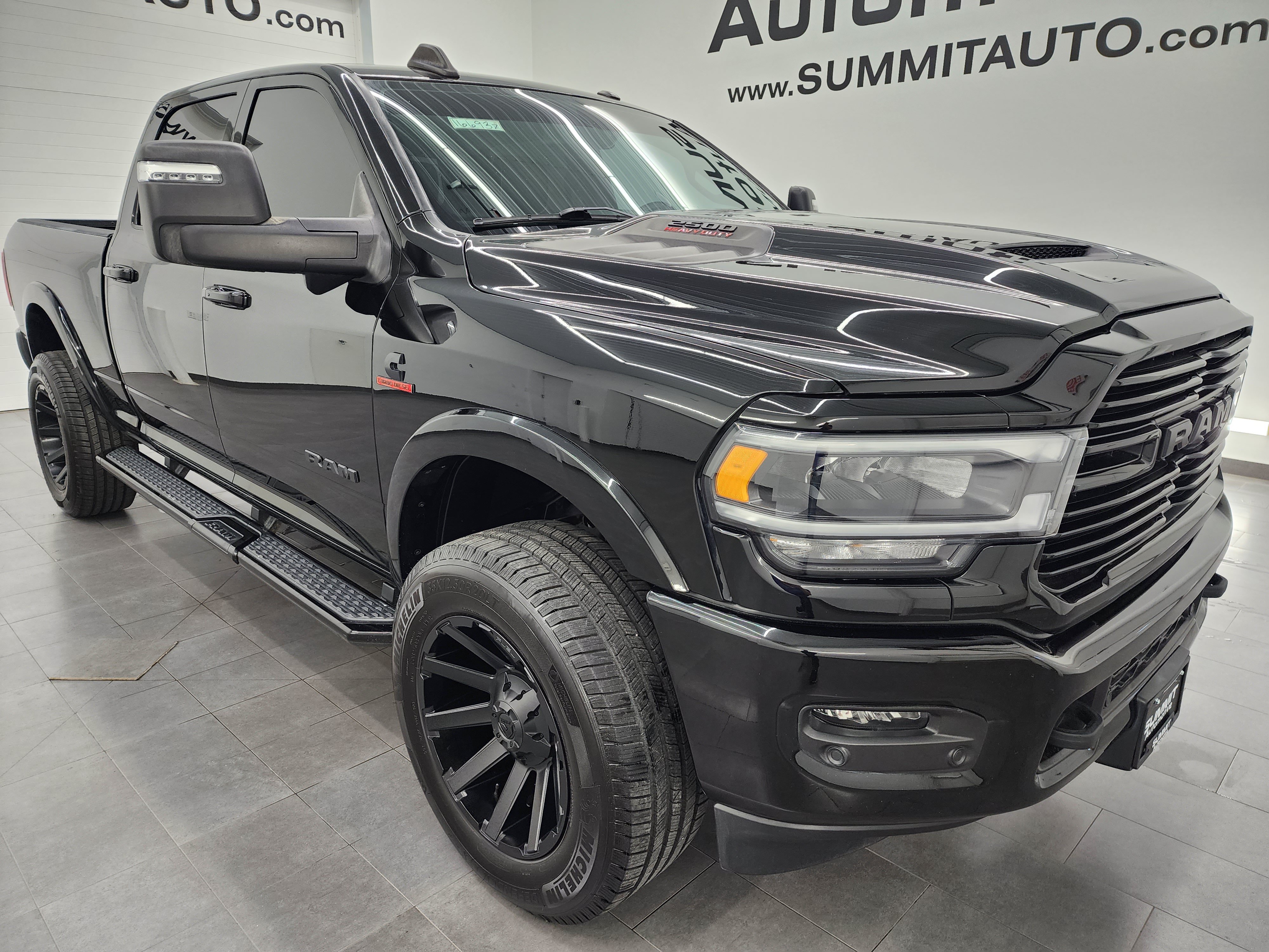 Used 2023 RAM 2500 Laramie AWD/4WD image 2