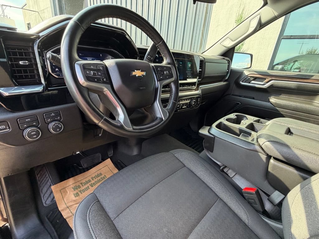 Used 2024 Chevrolet Silverado 1500 LT w/ Convenience Package II AWD/4WD image 11