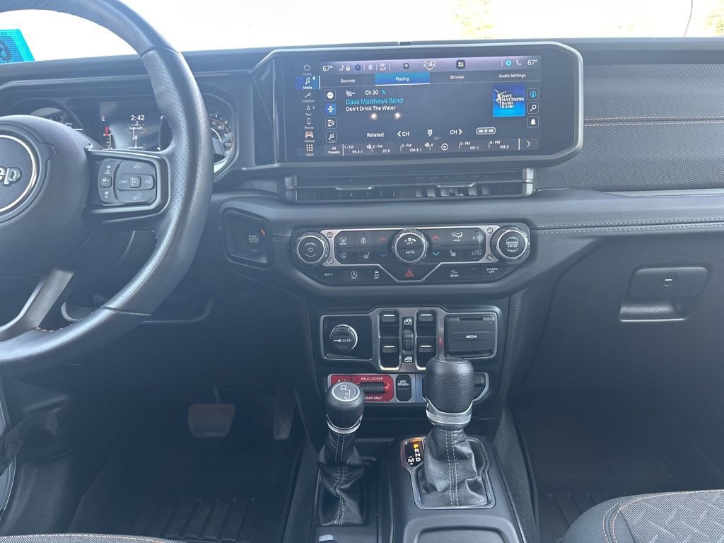 Used 2024 Jeep Gladiator Mojave w/ Technology Group AWD/4WD image 22