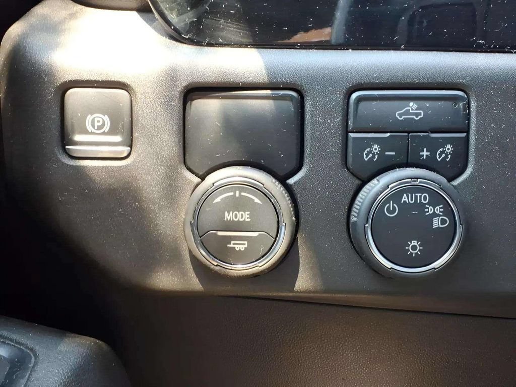 Used 2025 Chevrolet Silverado 1500 LT RWD image 37