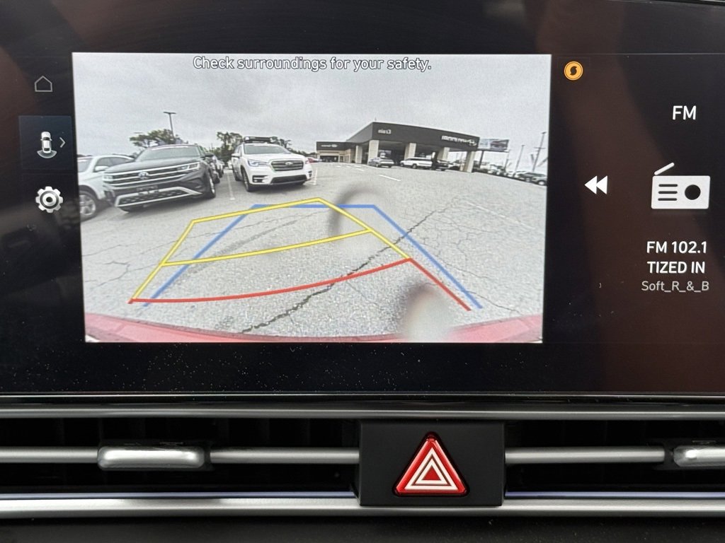 New 2025 Hyundai Elantra Limited image 40