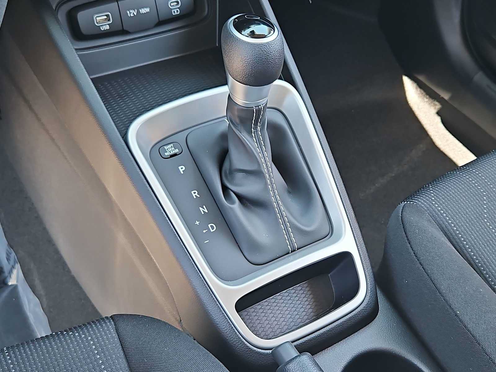Certified 2026 Hyundai Venue SE FWD image 30