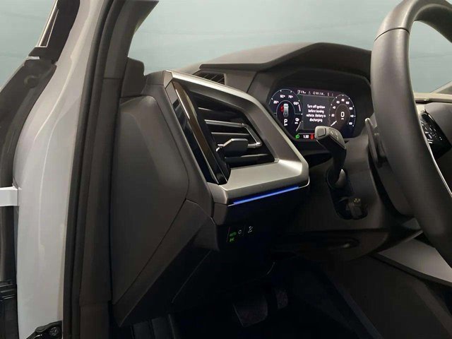 Used 2024 Audi Q4 e-tron Prestige image 34