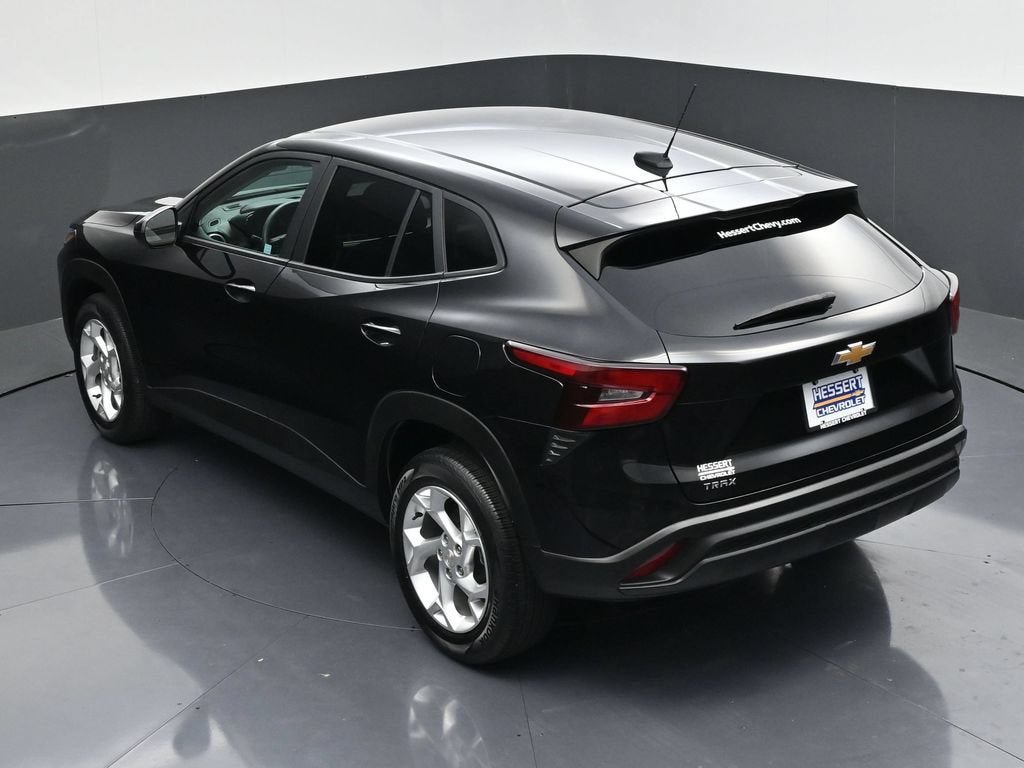 Certified 2025 Chevrolet Trax LS w/ LS Convenience Package FWD image 38