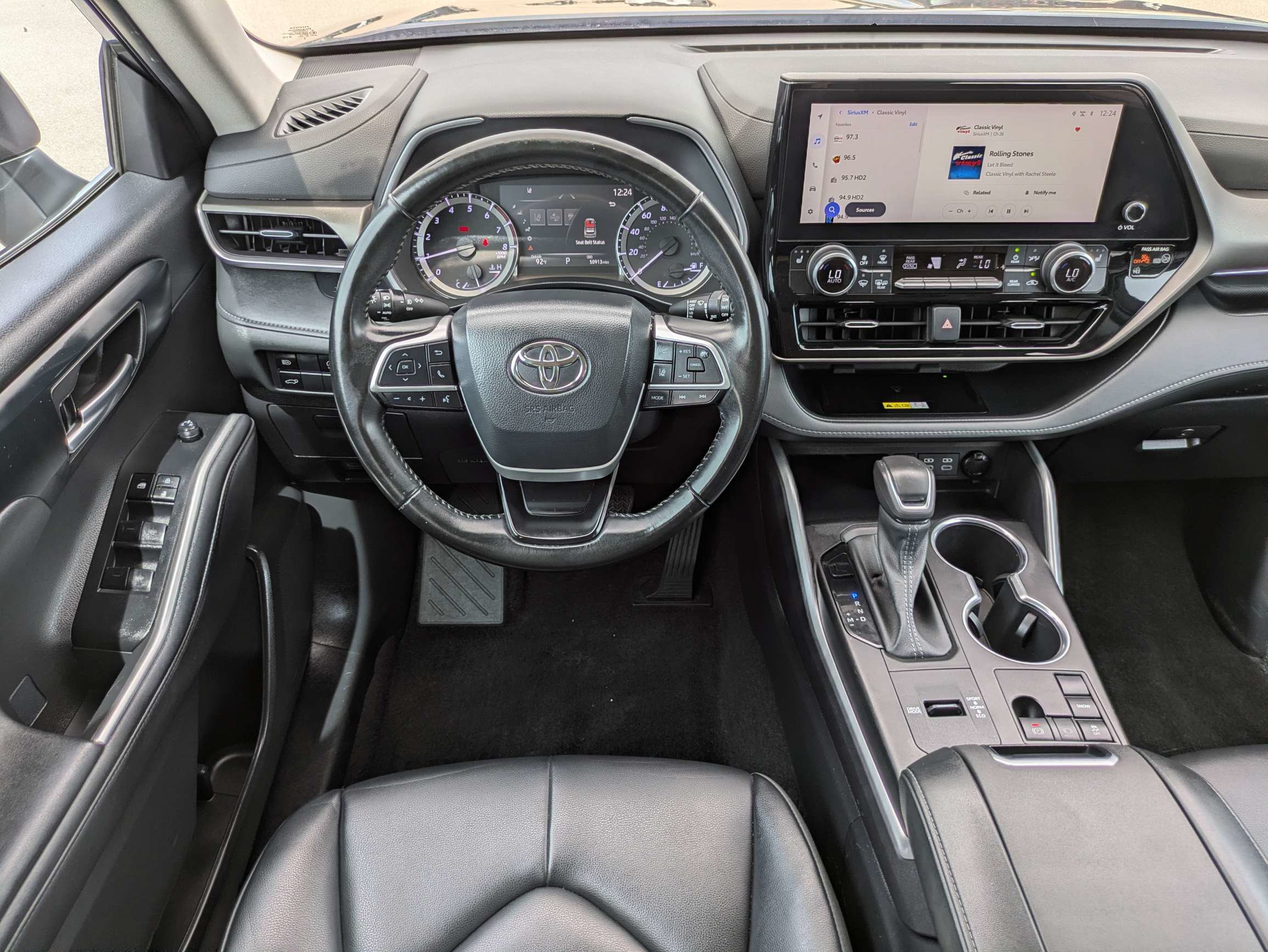 Used 2023 Toyota Highlander XLE FWD image 16