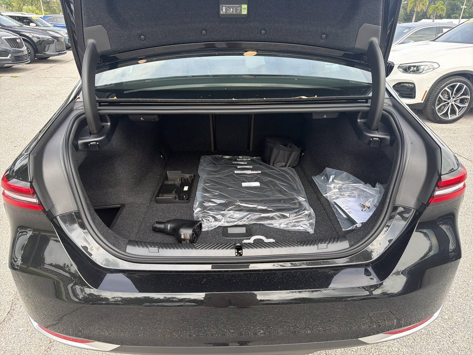 New 2027 BMW i5 eDrive40 w/ Premium Package RWD image 12