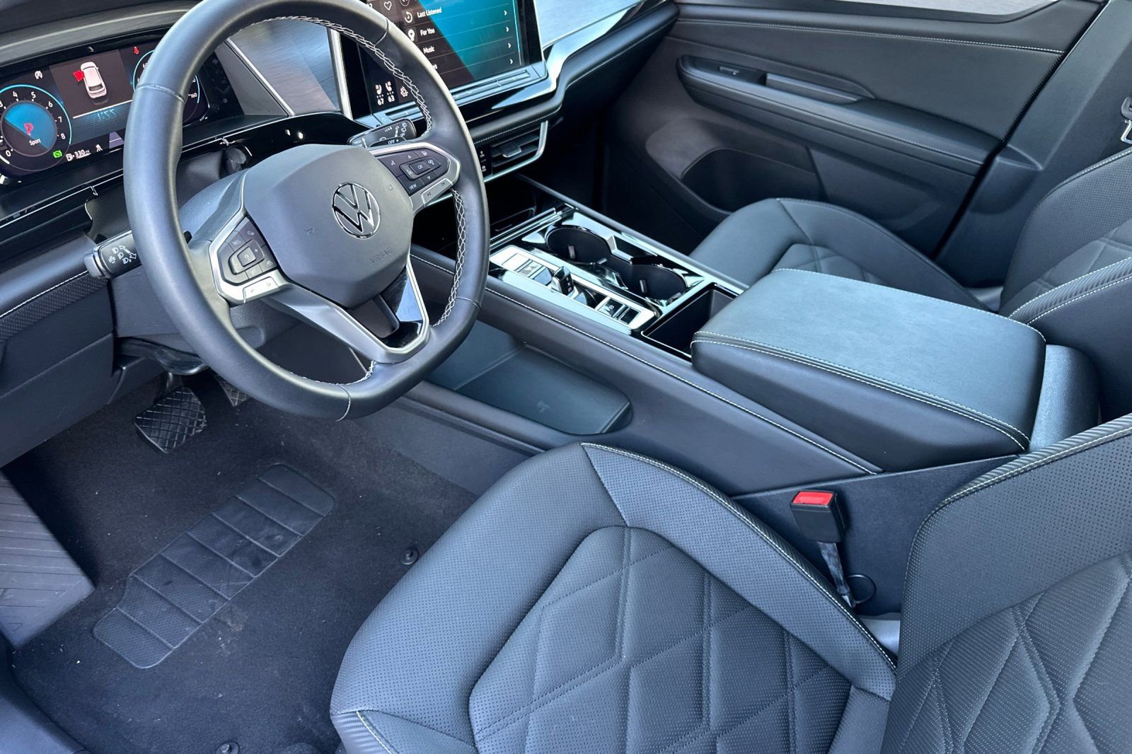 Used 2025 Volkswagen Atlas Cross Sport SE image 9
