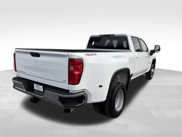 Used 2024 Chevrolet Silverado 3500 LT AWD/4WD image 2