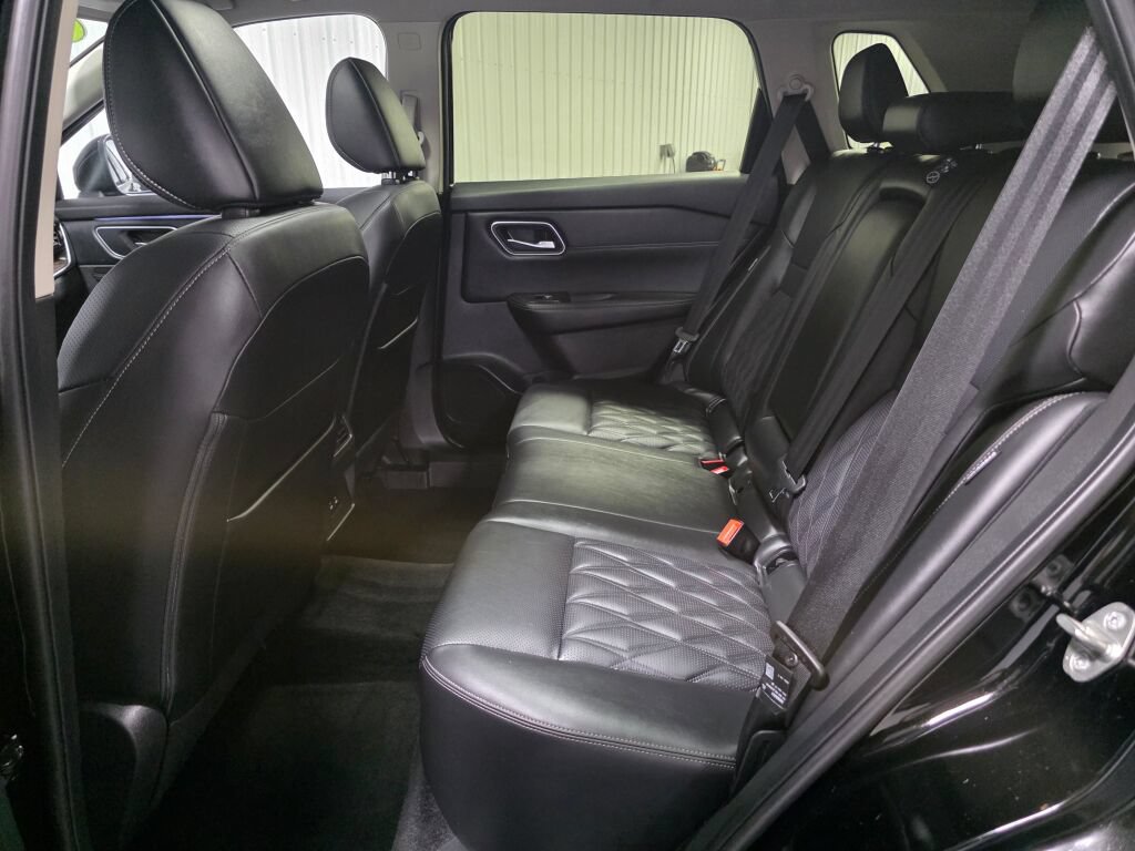 Used 2025 Nissan Rogue Platinum AWD/4WD image 10
