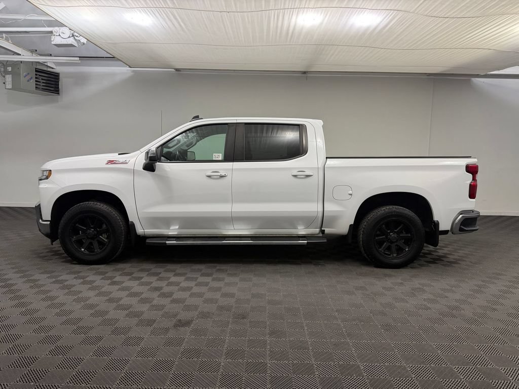 Used 2022 Chevrolet Silverado 1500 LT AWD/4WD image 2