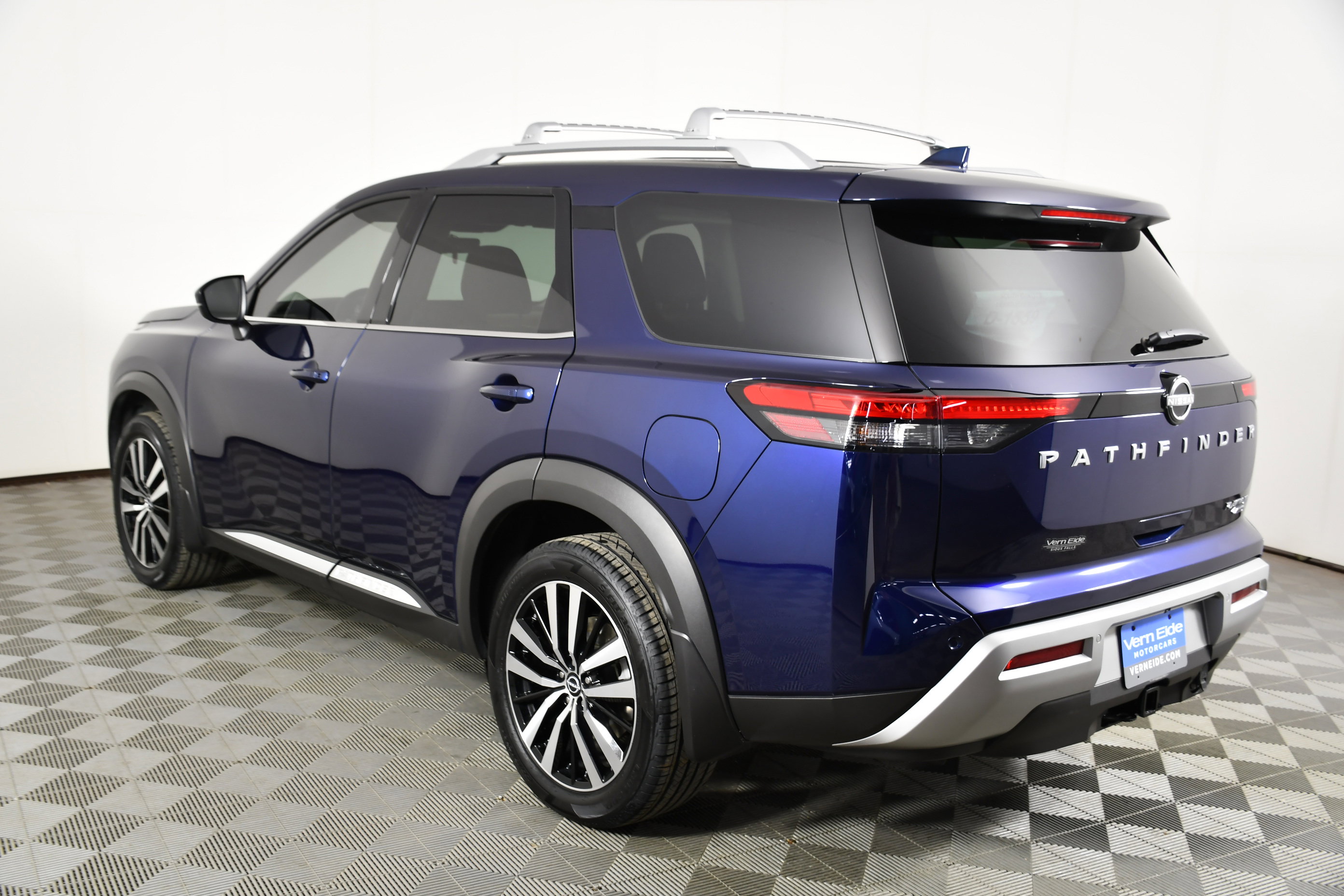 Used 2023 Nissan Pathfinder Platinum image 8