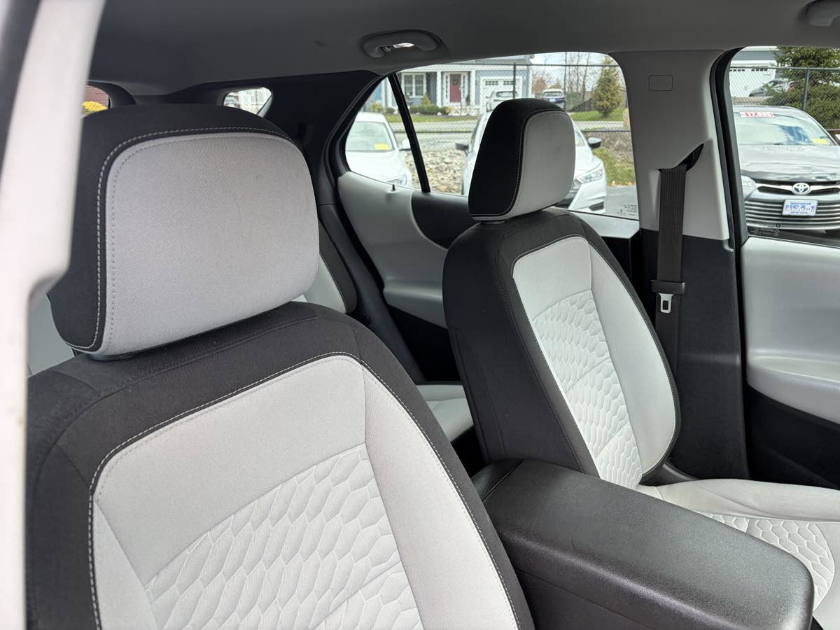 Used 2018 Chevrolet Equinox LS image 27