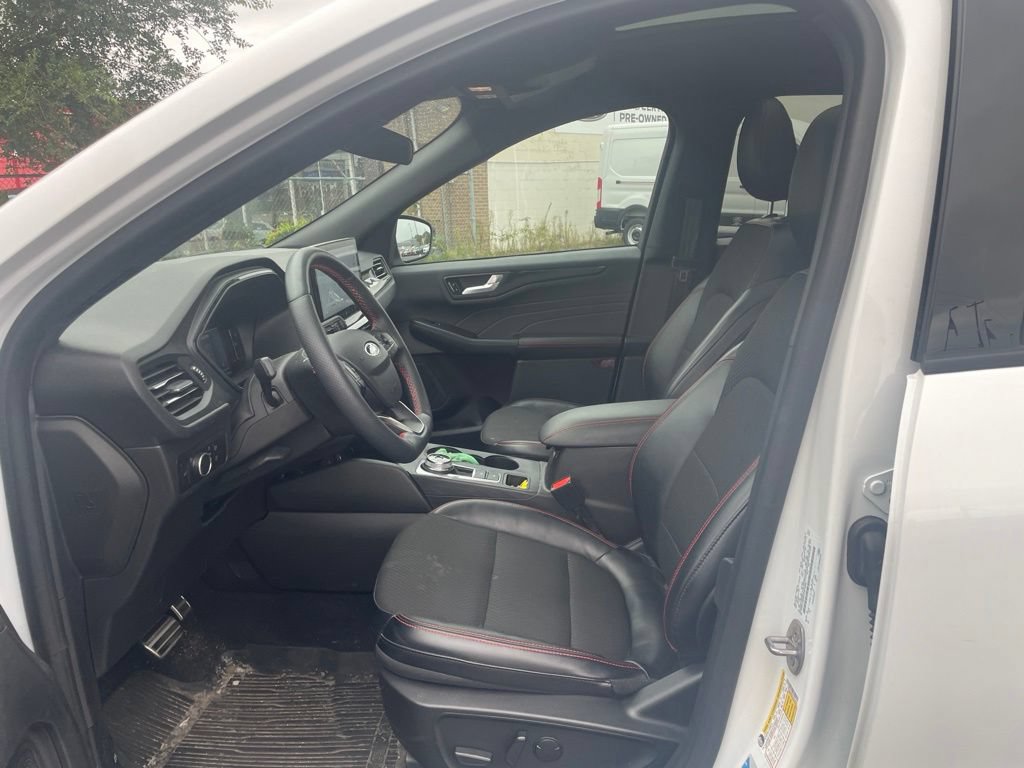 Used 2023 Ford Escape ST-Line w/ Tech Pack #1 AWD/4WD image 9