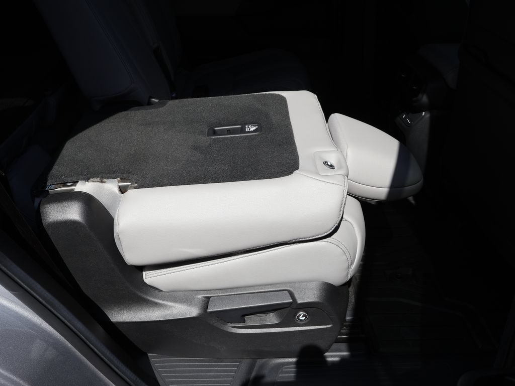 Used 2025 Honda Pilot EX-L image 12