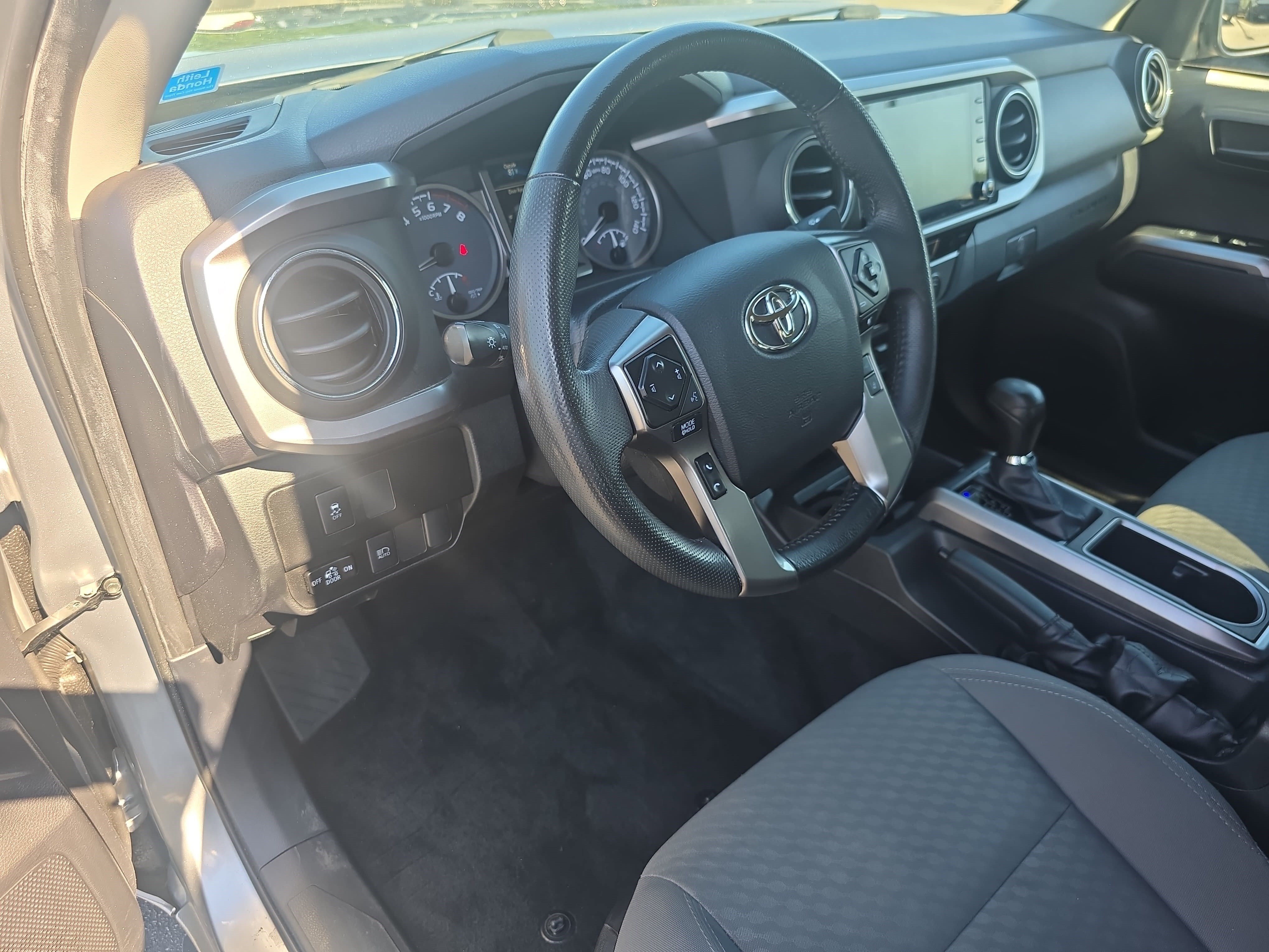 Used 2022 Toyota Tacoma SR5 RWD image 15