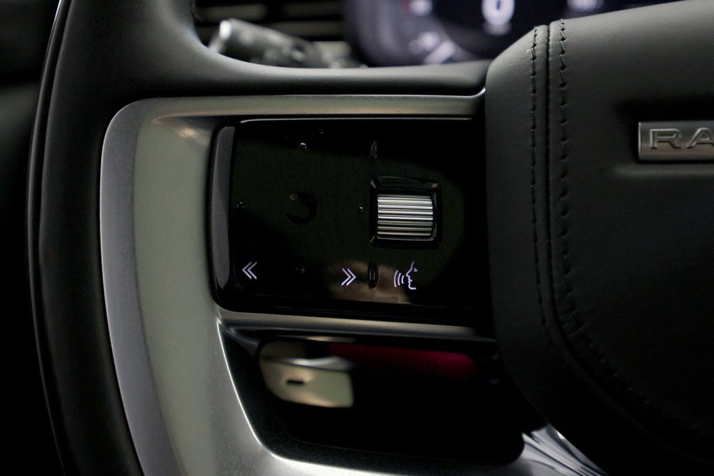 Used 2025 Land Rover Range Rover SE image 20
