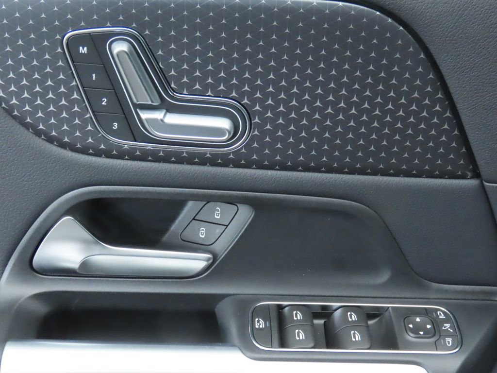 Certified 2025 Mercedes-Benz GLA 250 image 23