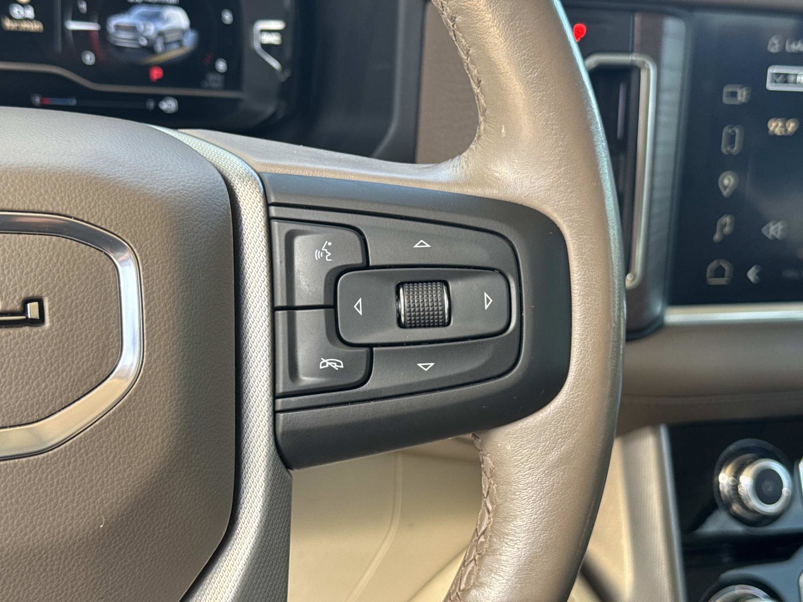 Used 2022 GMC Yukon XL Denali w/ Denali Premium Package image 31