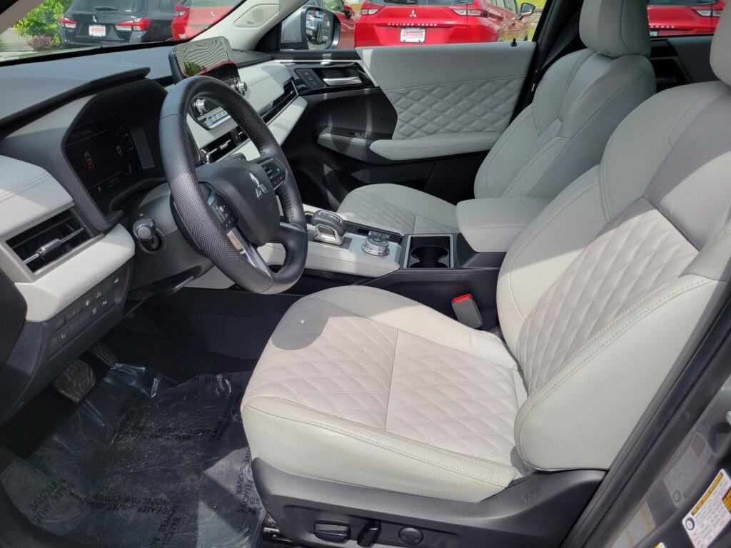 Used 2023 Mitsubishi Outlander SEL image 18