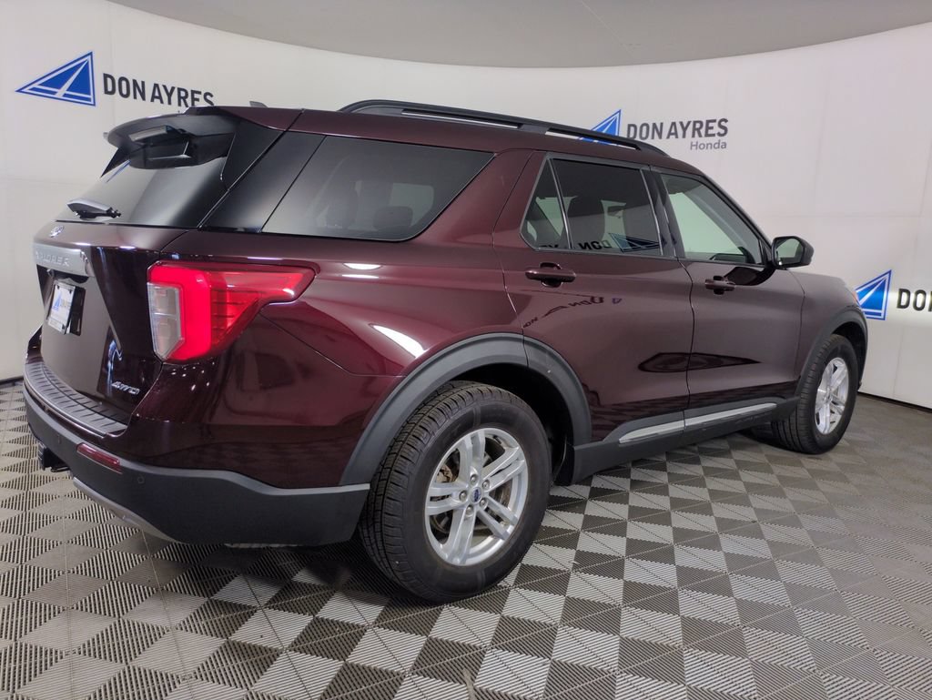 Used 2022 Ford Explorer XLT w/ Equipment Group 202A AWD/4WD image 5