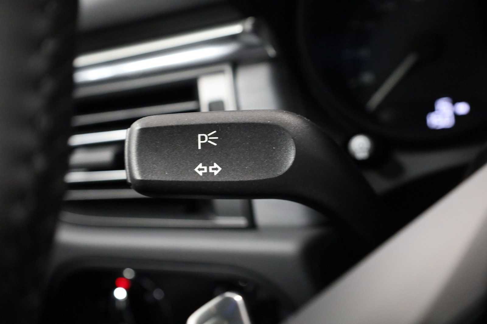 Certified 2025 Porsche Macan GTS image 30