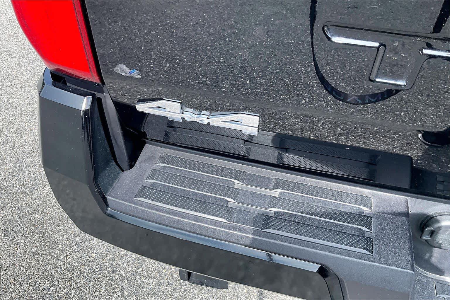 Used 2025 Toyota Tacoma SR5 AWD/4WD image 10