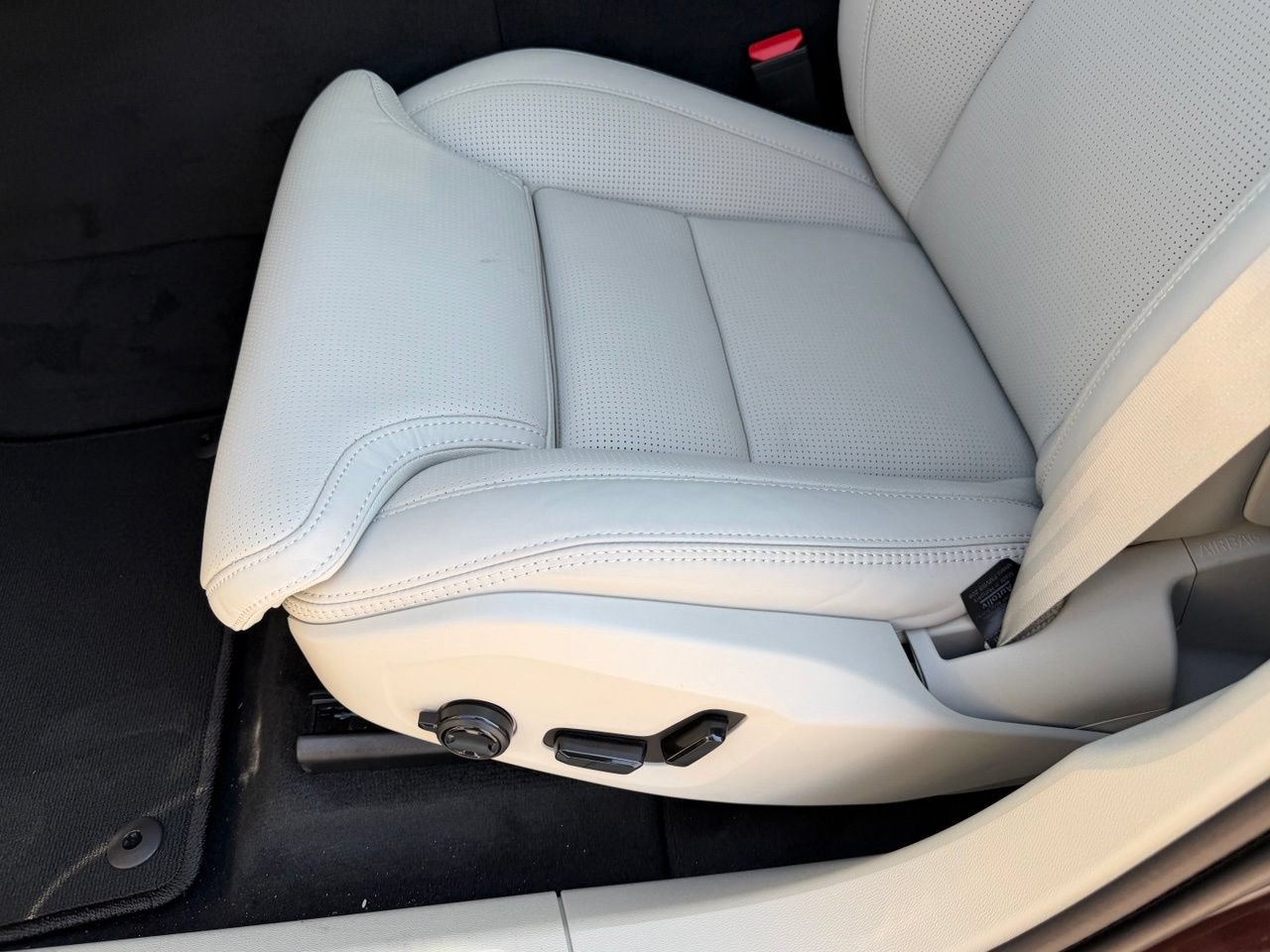 New 2027 Volvo XC60 B5 Ultra AWD/4WD image 18