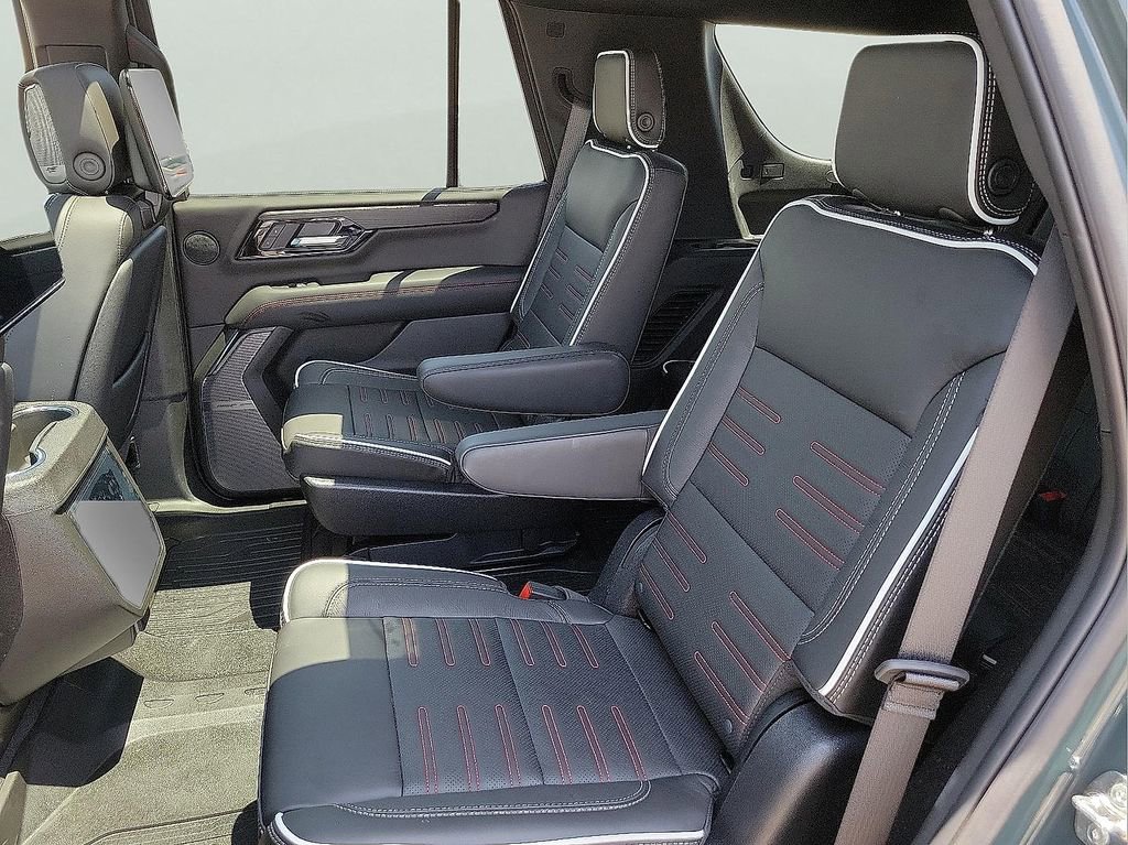 Used 2025 GMC Yukon AT4 Ultimate w/ LPO, AT4 Appearance Package AWD/4WD image 13