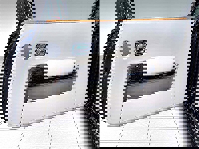 Used 2012 Rolls-Royce Phantom Drophead Coupe image 21