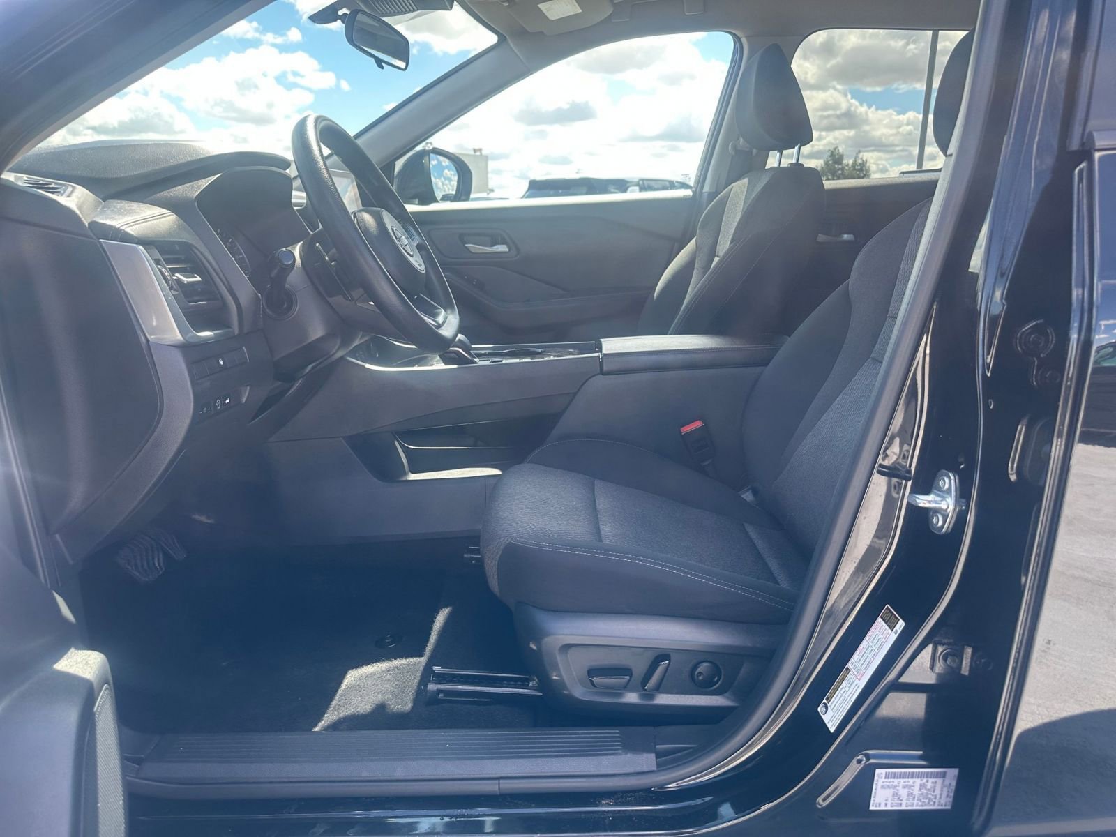Used 2024 Nissan Rogue SV FWD image 29