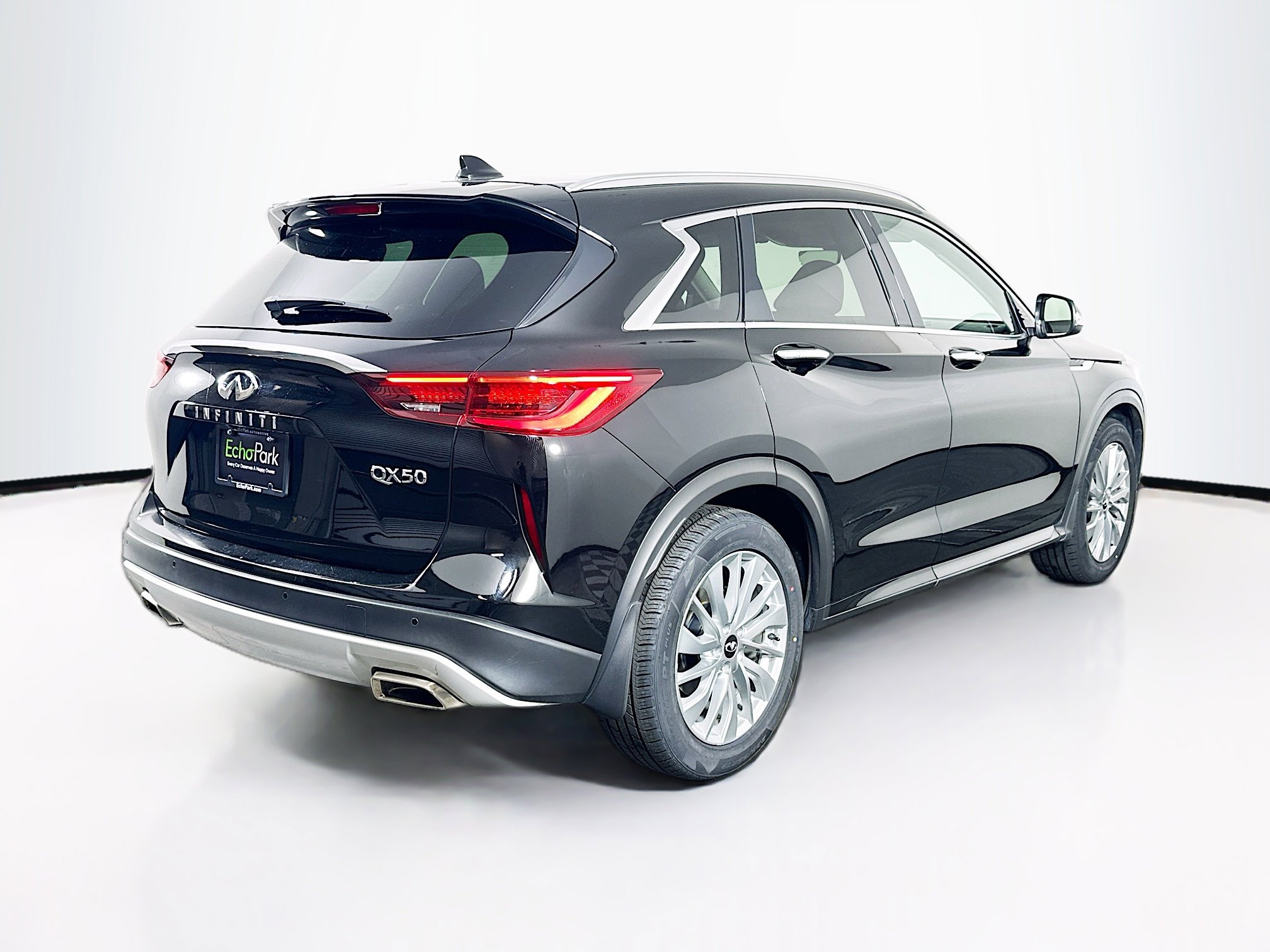 Used 2023 INFINITI QX50 Luxe FWD image 9