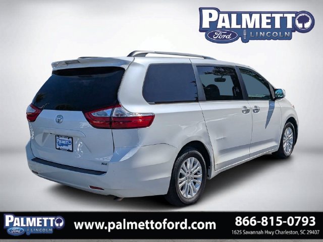 Used 2016 Toyota Sienna XLE FWD image 3