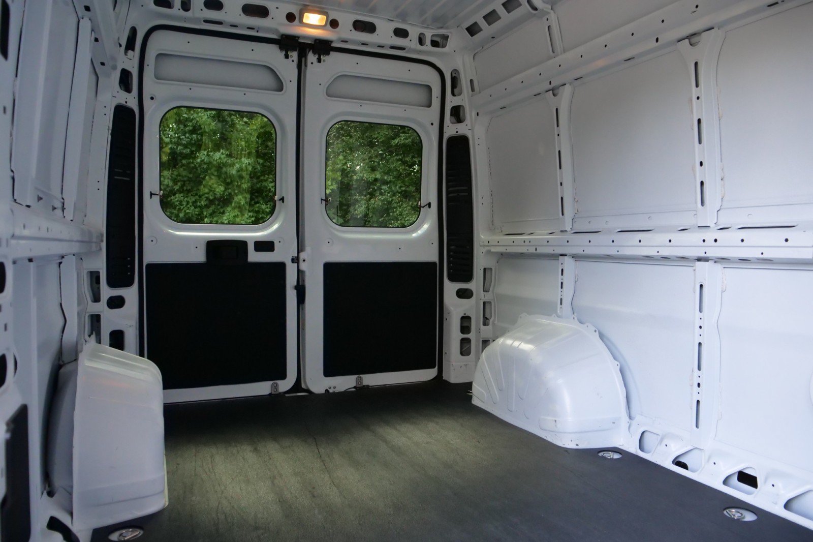 Used 2024 RAM ProMaster 2500 FWD image 12