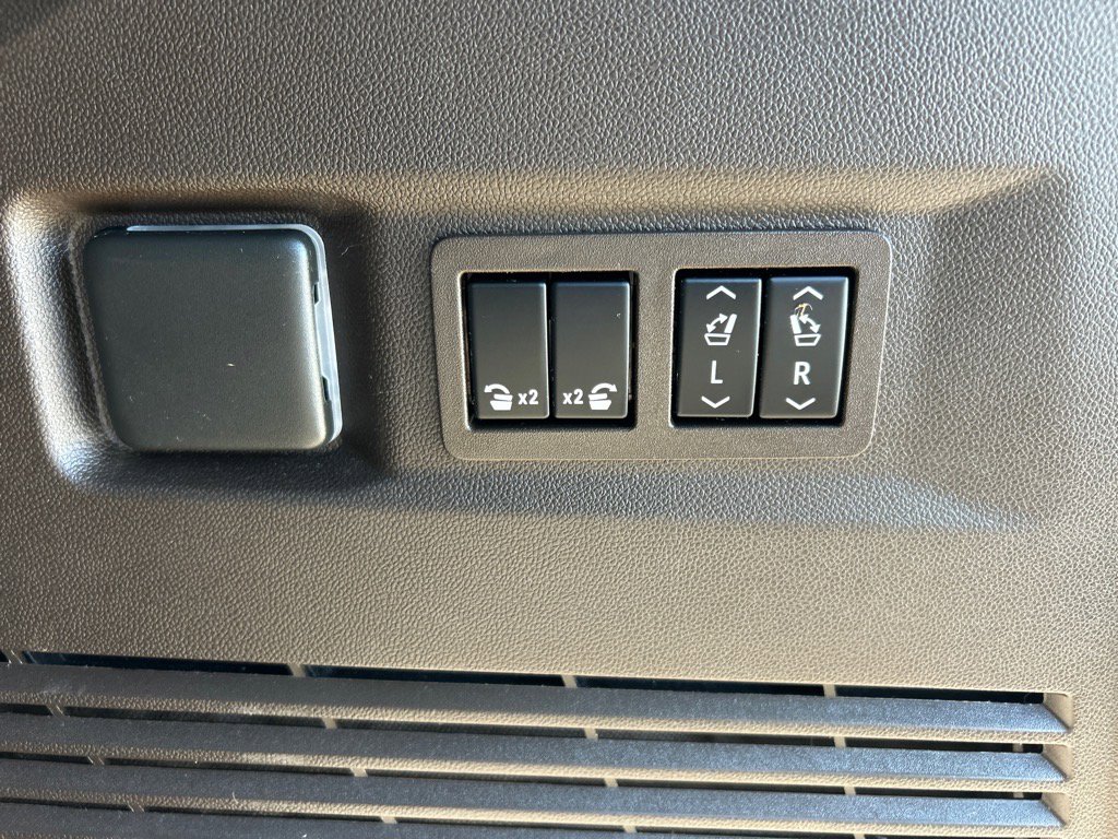 Used 2021 Chevrolet Tahoe LT w/ LT Signature Package image 18