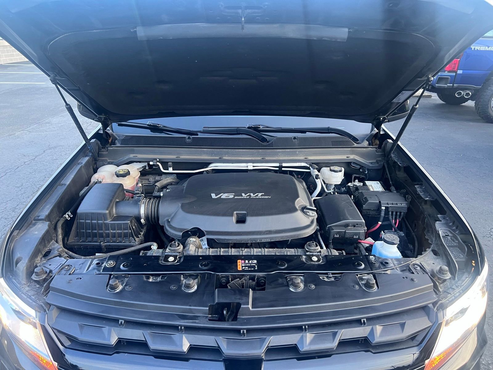 Used 2022 Chevrolet Colorado Z71 w/ Z71 Midnight Edition image 3