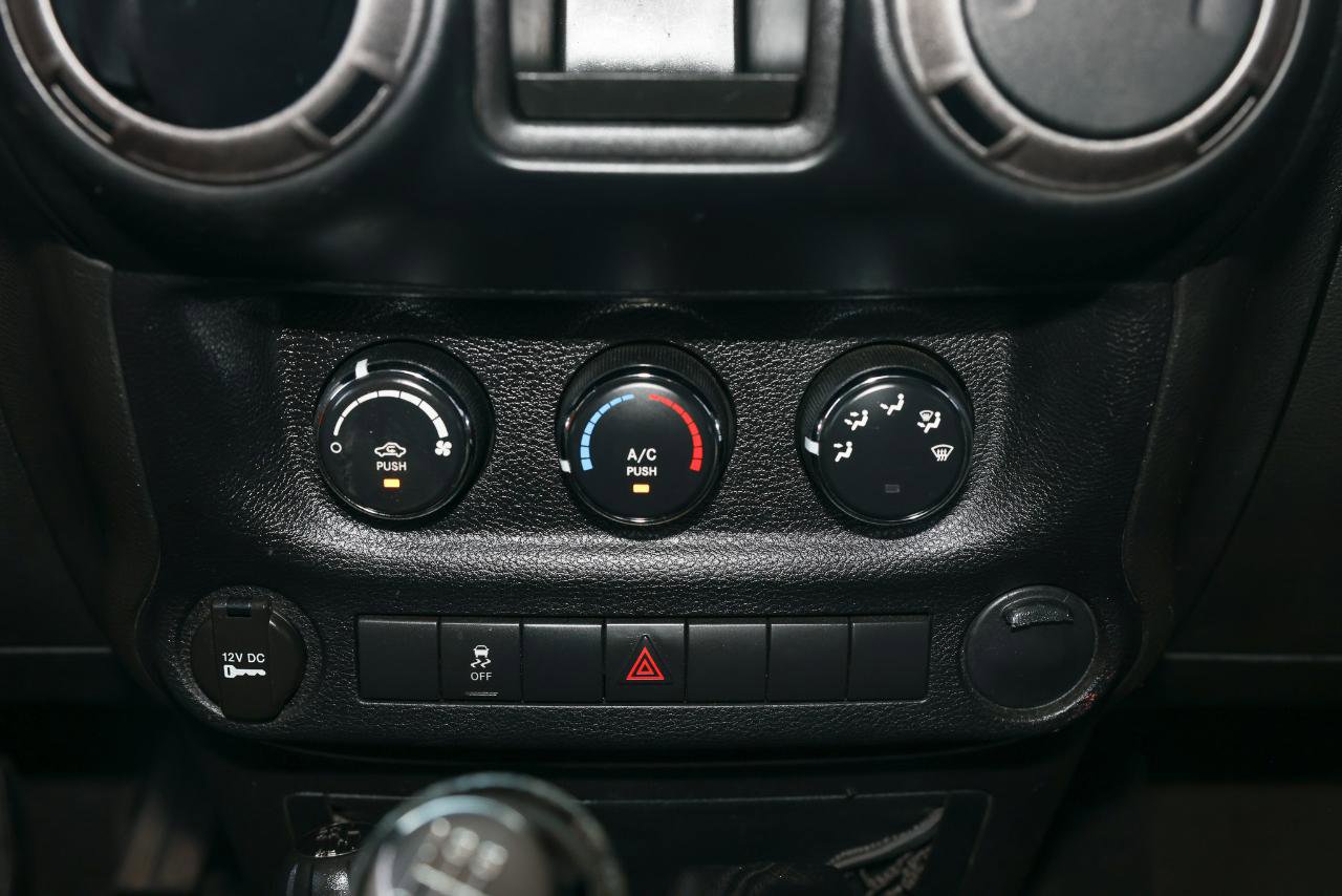 Used 2013 Jeep Wrangler Sport image 31