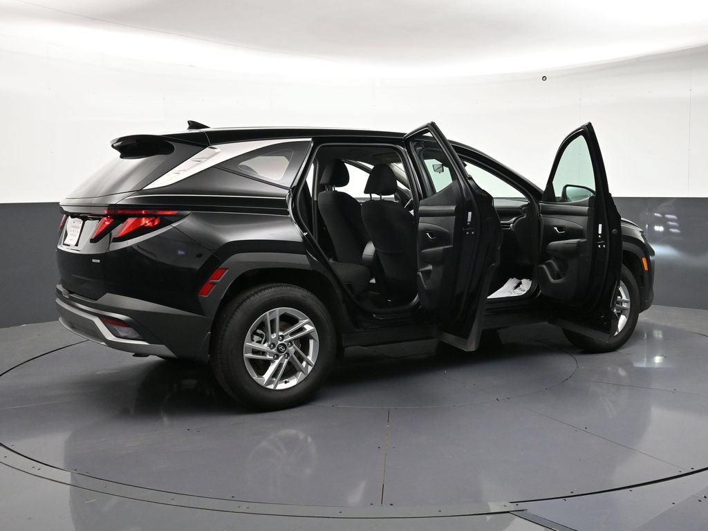 Used 2025 Hyundai Tucson SE AWD/4WD image 32