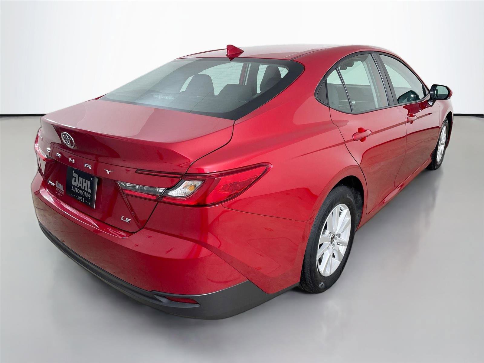 Used 2025 Toyota Camry LE image 7