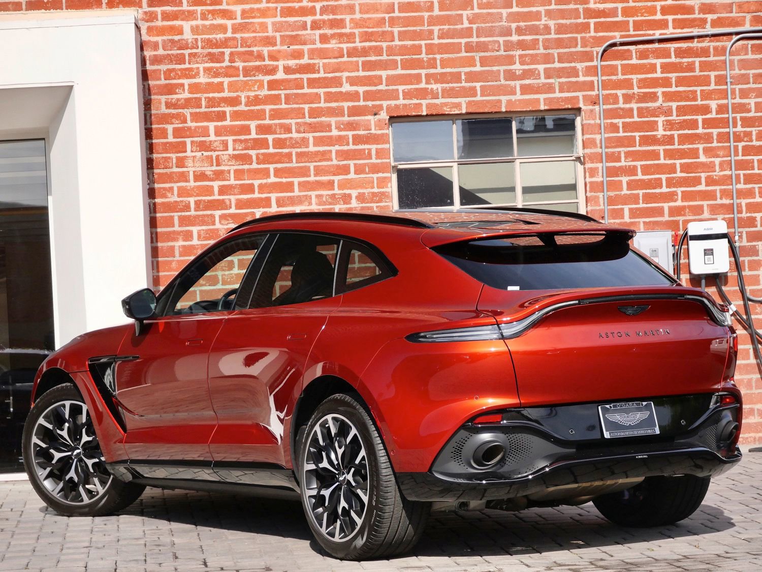 Used 2021 Aston Martin DBX AWD/4WD image 2