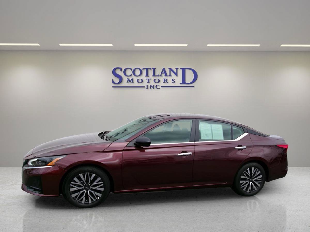 Used 2025 Nissan Altima 2.5 SV FWD image 1