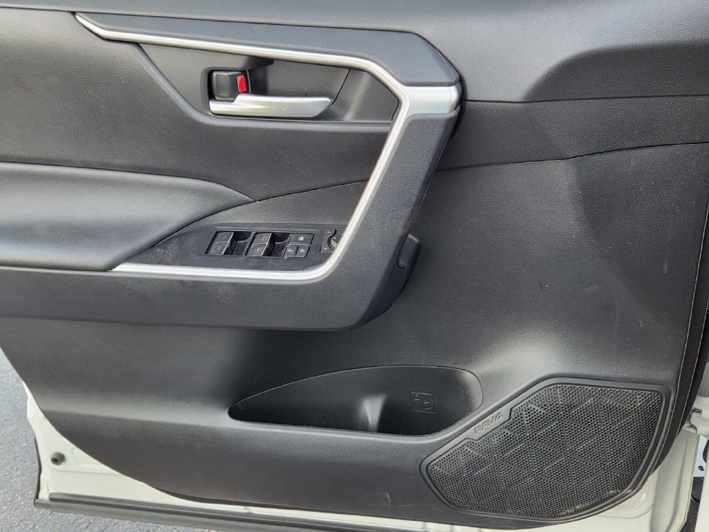 Used 2025 Toyota RAV4 XLE Premium FWD image 10