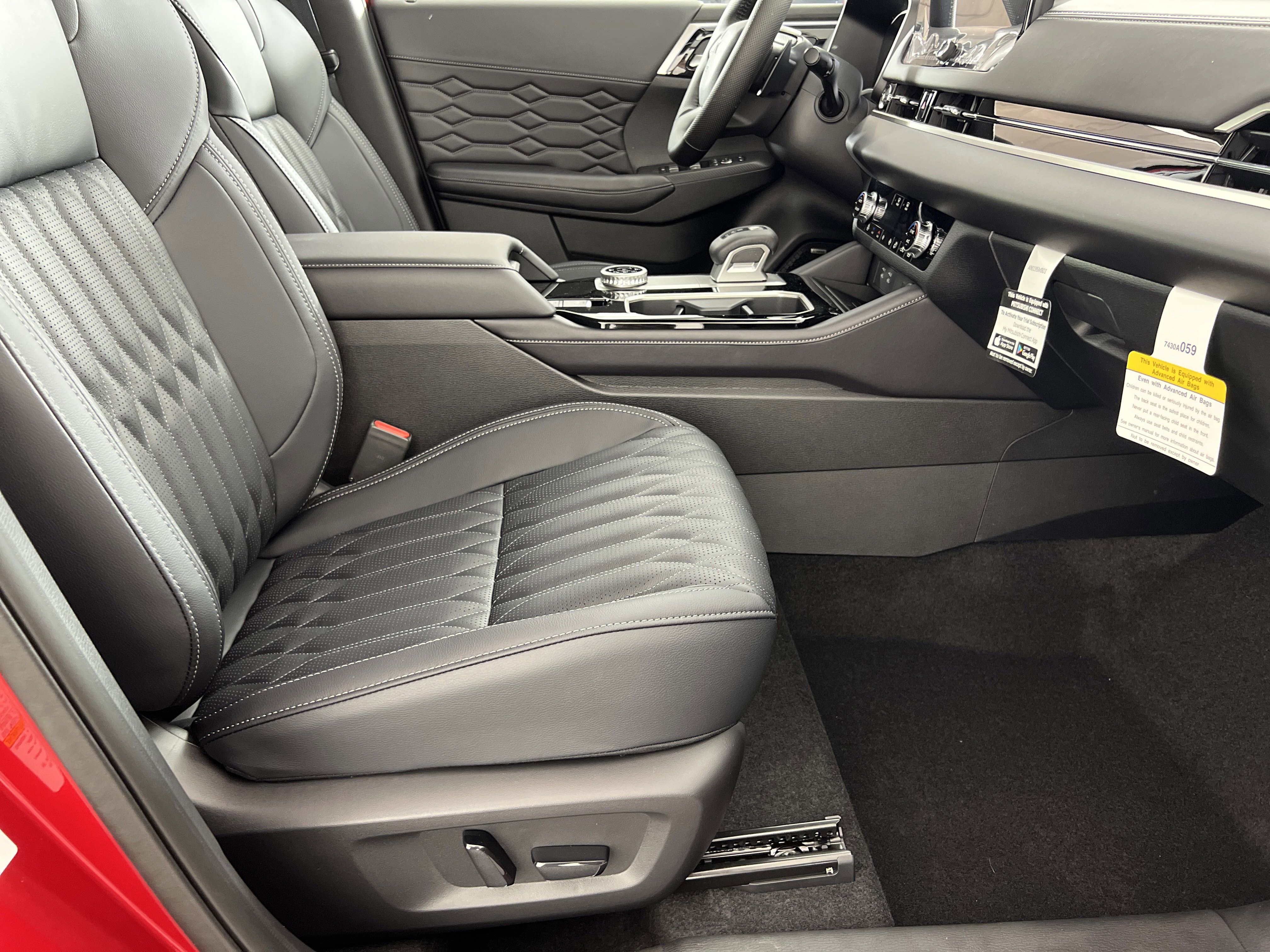 New 2025 Mitsubishi Outlander SEL image 14