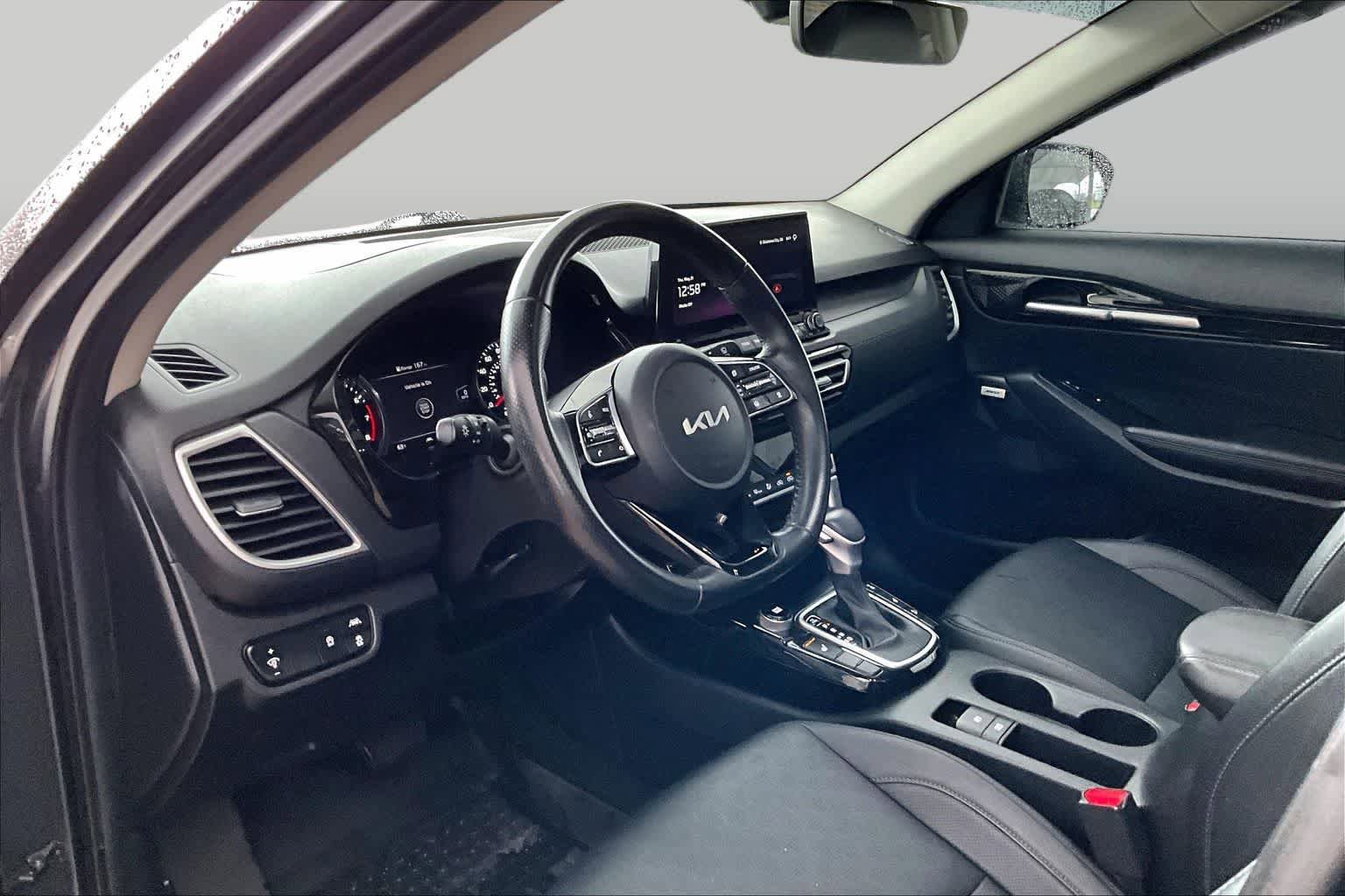 Used 2023 Kia Seltos SX w/ SX Sunroof Package AWD/4WD image 16