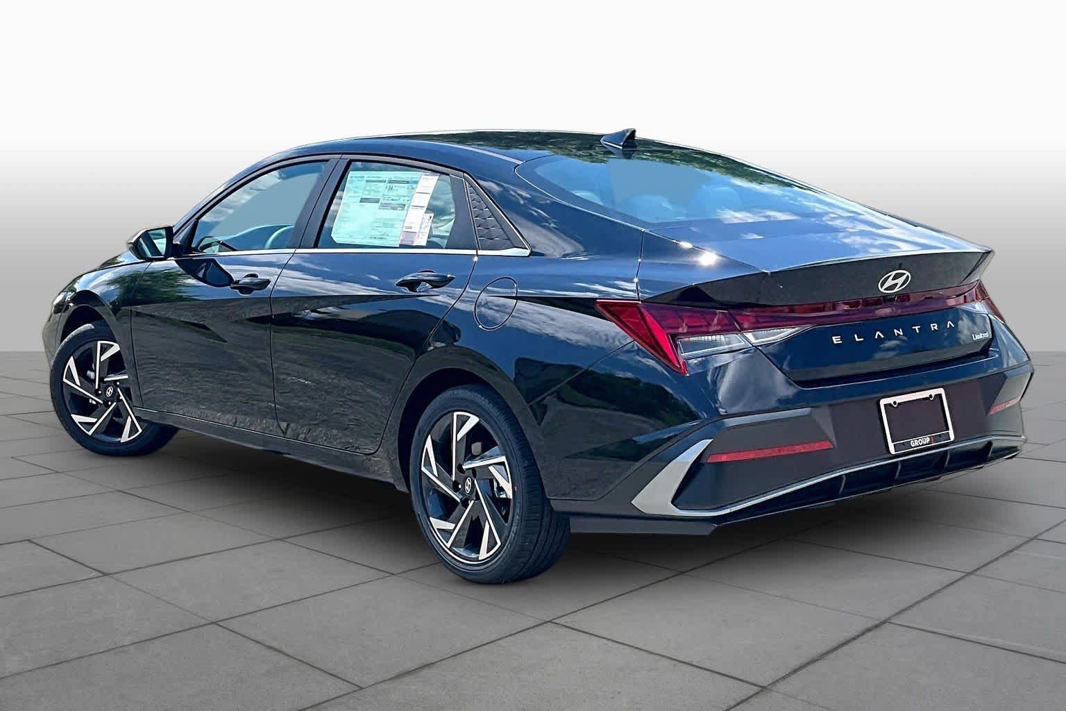 New 2026 Hyundai Elantra Limited FWD image 7