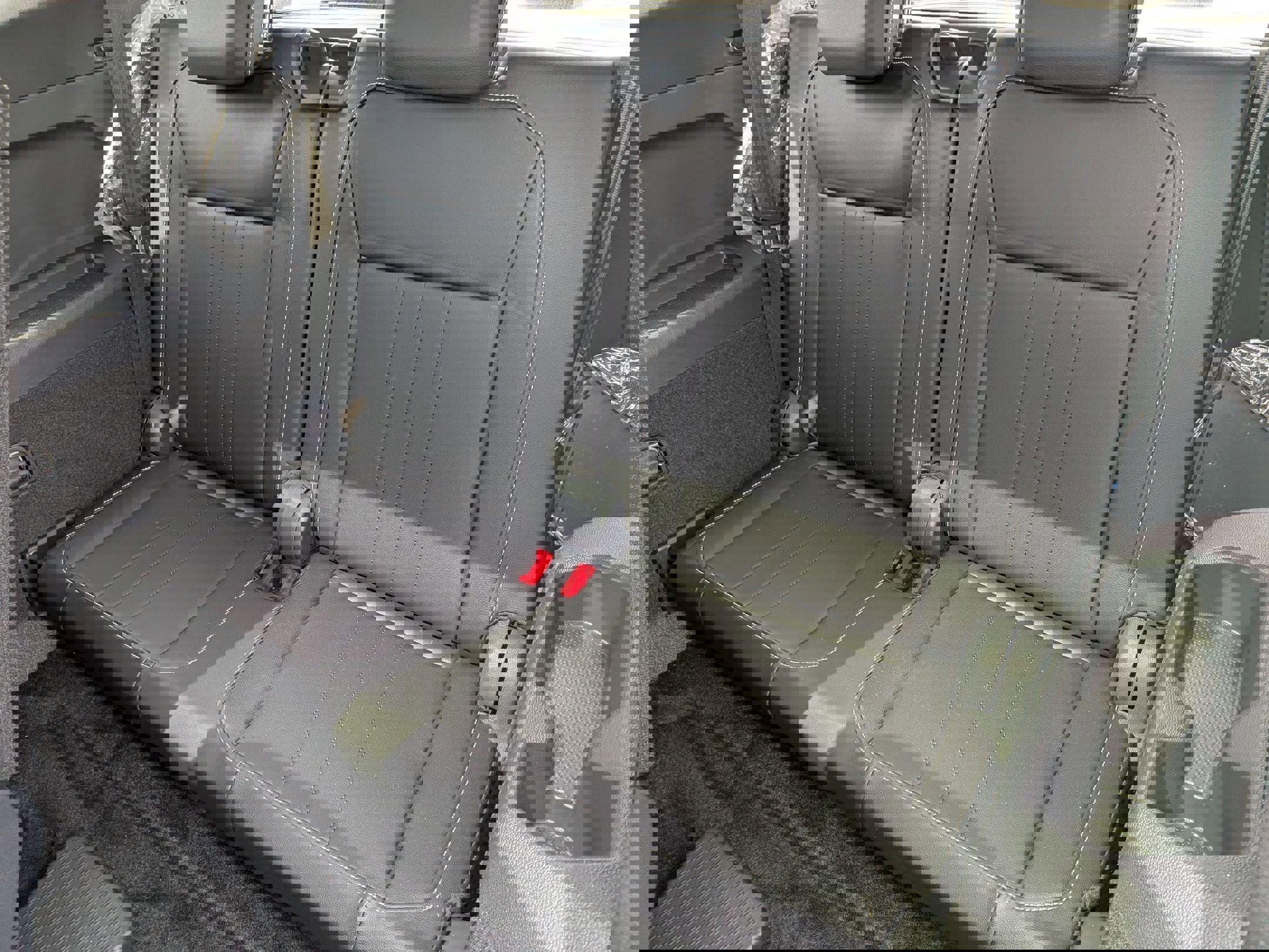 Used 2024 Volkswagen Tiguan SE R-Line image 30