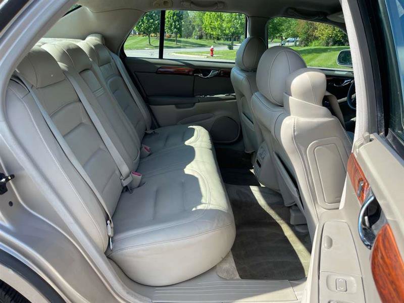 Used 2003 Cadillac De Ville w/ Comfort & Convenience Package FWD image 14