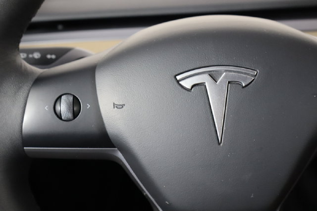 Used 2023 Tesla Model Y Performance AWD/4WD image 7