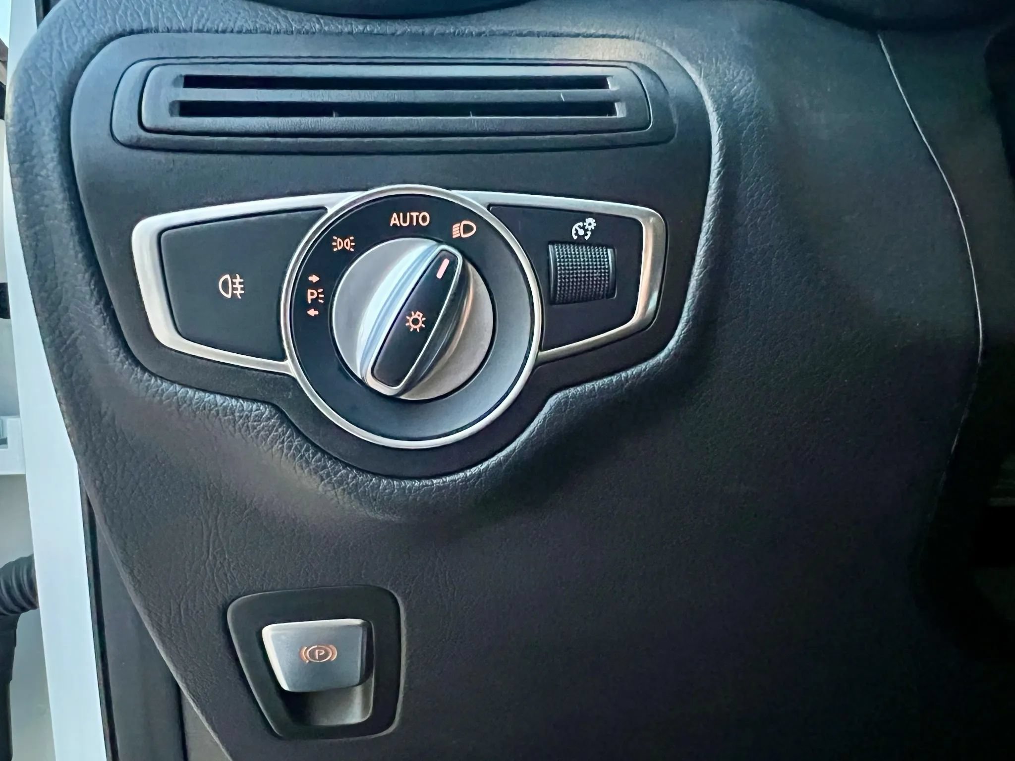 Used 2021 Mercedes-Benz GLC 300 4MATIC image 29