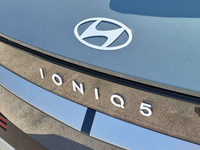 Used 2025 Hyundai Ioniq 5 SE RWD image 5
